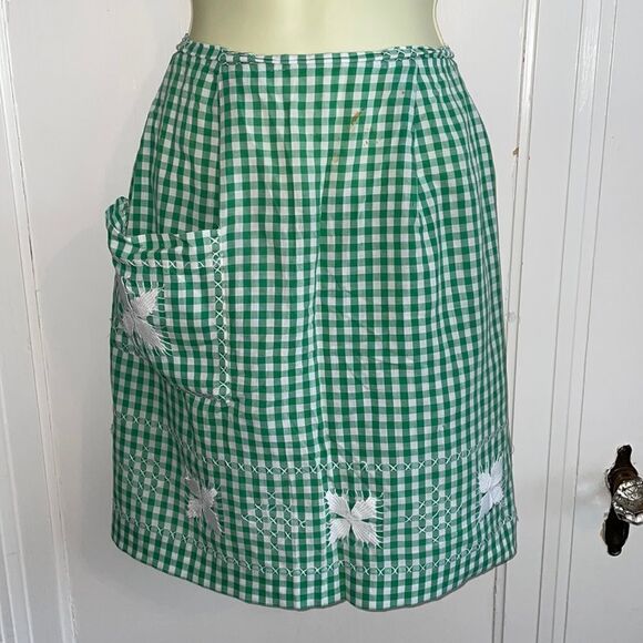 Sweet Vtg green & white checked apron with crochet hem - Picture 1 of 7